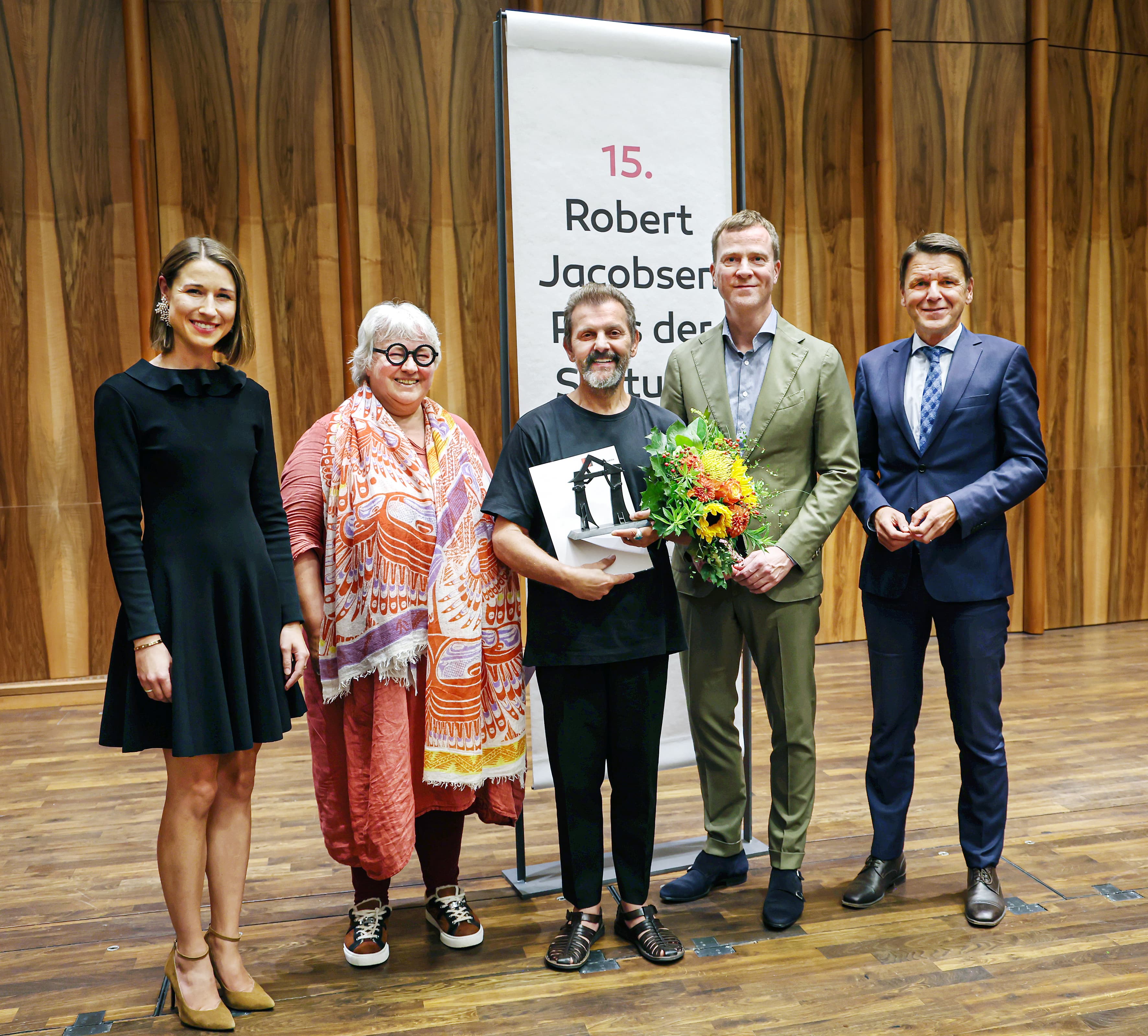 Maria Würth, Mitglied des Vorstands der Stiftung Würth, C. Sylvia Weber, Geschäftsbereichsleiterin Kunst und Kultur der Würth-Gruppe und Aufsichtsrätin der Stiftung Würth, Preisträger Ugo Rondinone, Philipp Demandt, Jurymitglied des Robert Jacobsen Preises und Direktor des Städel Museums und der Liebieghaus Skulpturensammlung, und Ulrich Roth, stellvertretender Vorstandsvorsitzender der Stiftung Würth